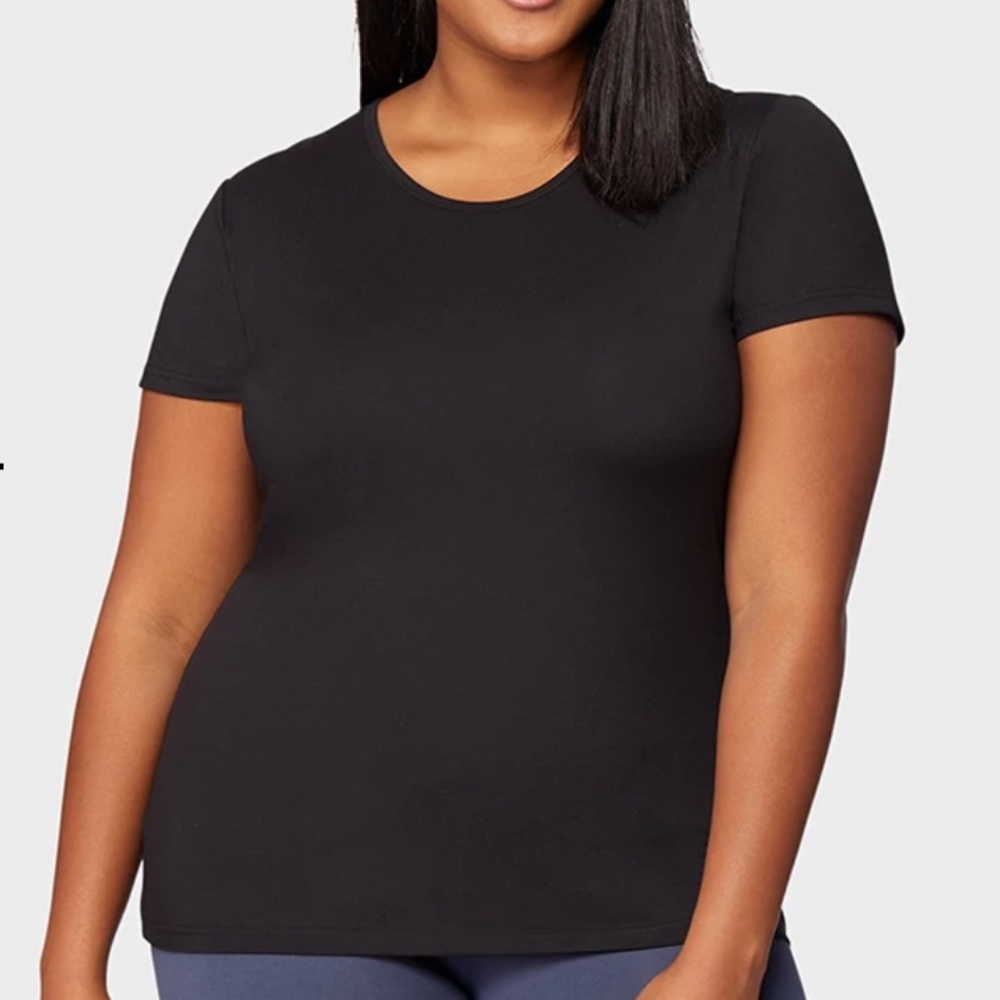 ✨3 for $20✨ womens 32 DEGREES  cool t shirt
